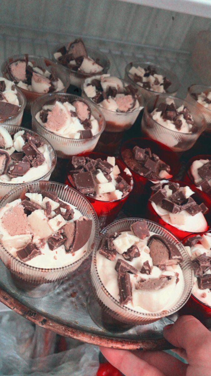 Ccamivelasco's tweet photo. Directo a bake off 😂 https://t.co/dfjLpyBzV5