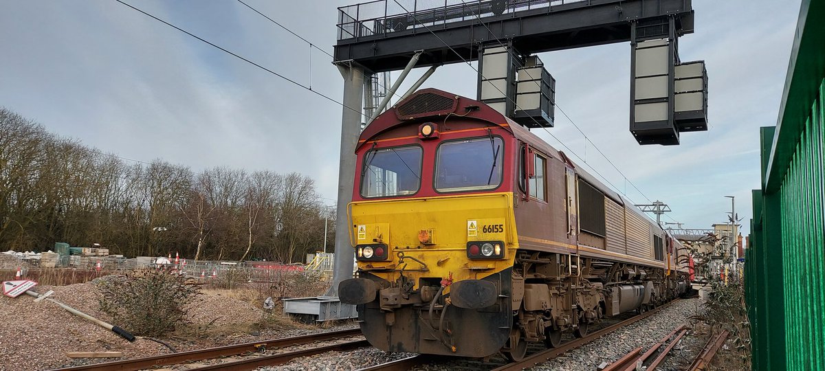thesatnav89's tweet photo. Next up was a 1z99 move captured at Kettering after the 66 had failed in station so a thunder bird was dispatched to assist 66155 doing the honours #thundershed #1z99 https://t.co/NLG3ypHiLg