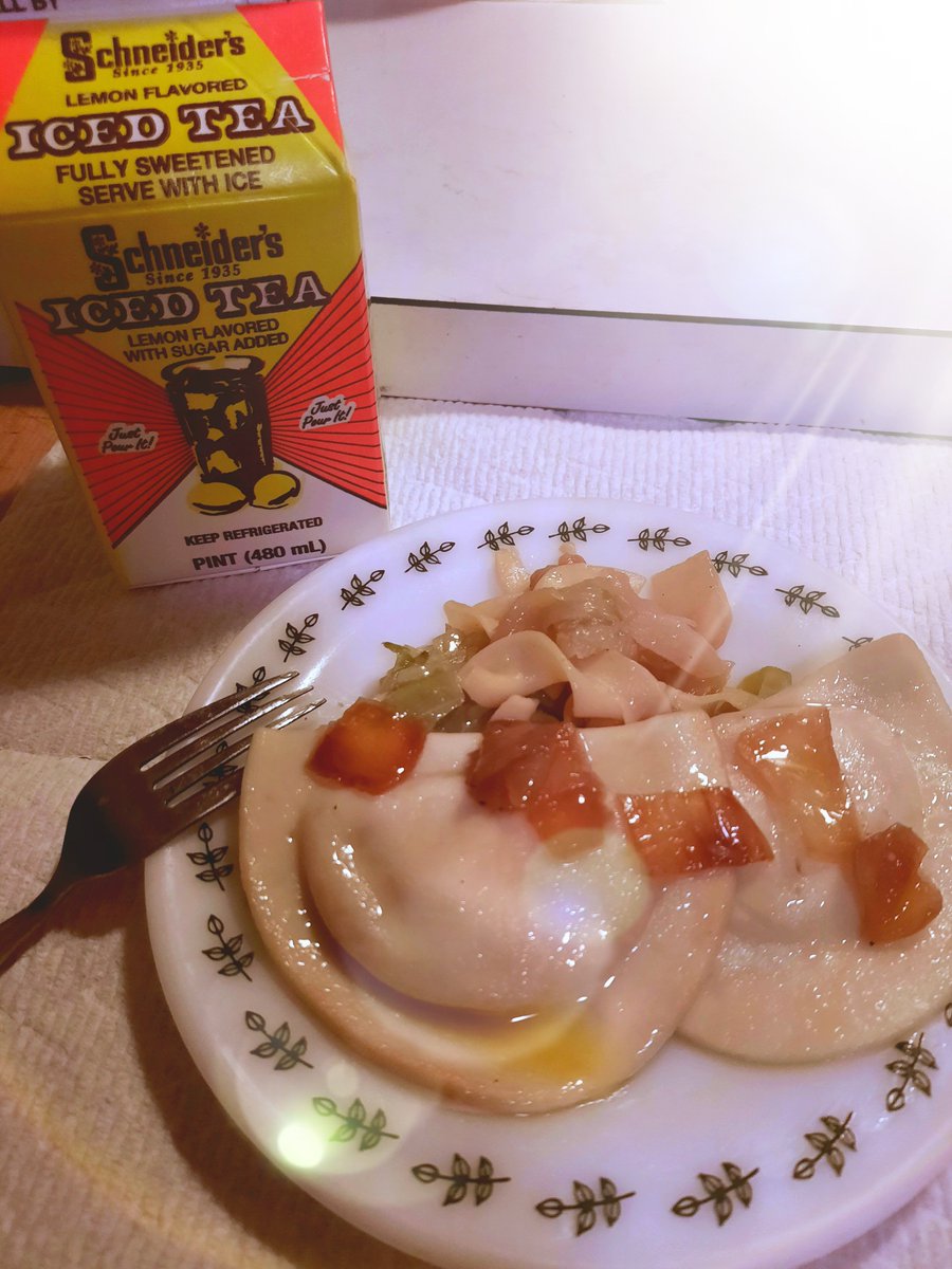 ScreaminE26's tweet photo. "And God shined down upon the most holiest of foods n'at."
#howtosayyoureapolockfrompittsburghwithonepicture #pierogi #schneidersicedtea #haluski https://t.co/z39vuvO6Iy