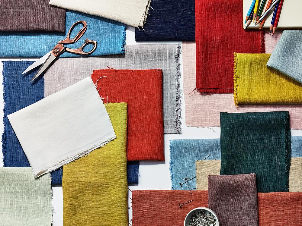 Fabricut's tweet photo. Happy holidays from all of us at Stroheim! We hope you have a wonderful, bright holiday filled with joy (and maybe some Belmond Washed Linen)!
#linen #linenfabric #italianlinen #interiordesign #moodboard #designmoodboard #moodboardinspo #interiorinspo #interiordesigninspo #inter https://t.co/H5d4I8JQ05