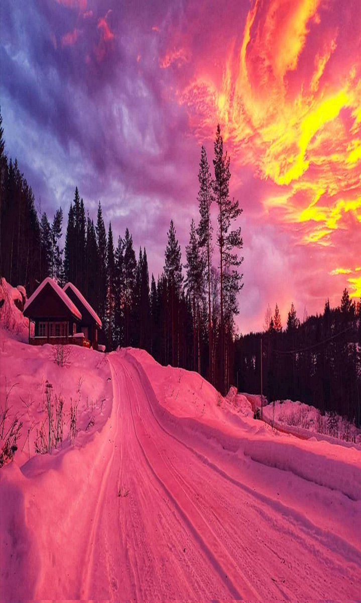 Magical view of Saariselka at sunset
In Finnish Lapland. Finland 🇫🇮💙❤️💗💛💚