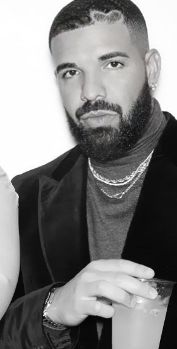 NebetEboni's tweet photo. the last 3 celeb photos in your camera roll are your ghost of christmas past, present, and future https://t.co/CNcfIOA9F1