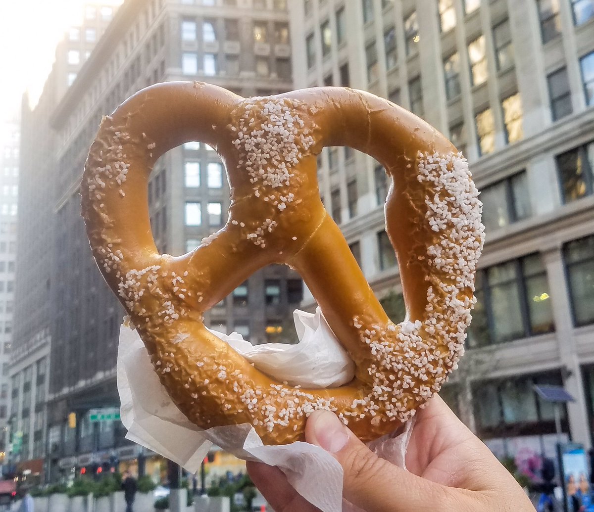 SetPixels's tweet photo. @UncleRamrod “It’s so sad that the world is missing out on these exotic exclusive NY foods.” https://t.co/Oz1HtnLv2u