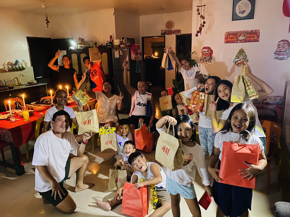 edenpancho's tweet photo. A very merry Christmas despite the circumstances. https://t.co/GYeGswAUTm