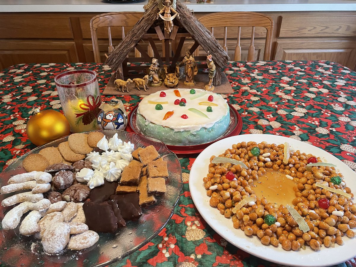MaraWriterBlog's tweet photo. Merry Christmas!
Buon Natale !
Cassata, Struffoli, assorted cookies, including i mostaccioli napoletani. ๐๐
๐โช๏ธ
#Christmas #Natale #fdbloggers #foodiechats https://t.co/wL0sIuJs3P
