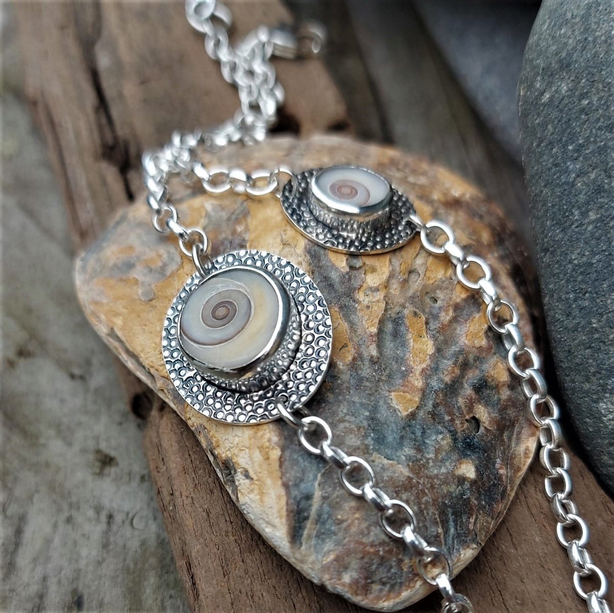 i_love_dolly's tweet photo. I feel honoured to have had the chance to make these amazing shiva eye shell bracelets for @jeneall & @suzemall for Xmas gifts. The sisters found the shells whilst travelling in Australia about 10 years ago! 💓
#lovehandmade #handmadechristmas #handcrafted #shivaeyeshell #shells https://t.co/OoiUVd4uvn