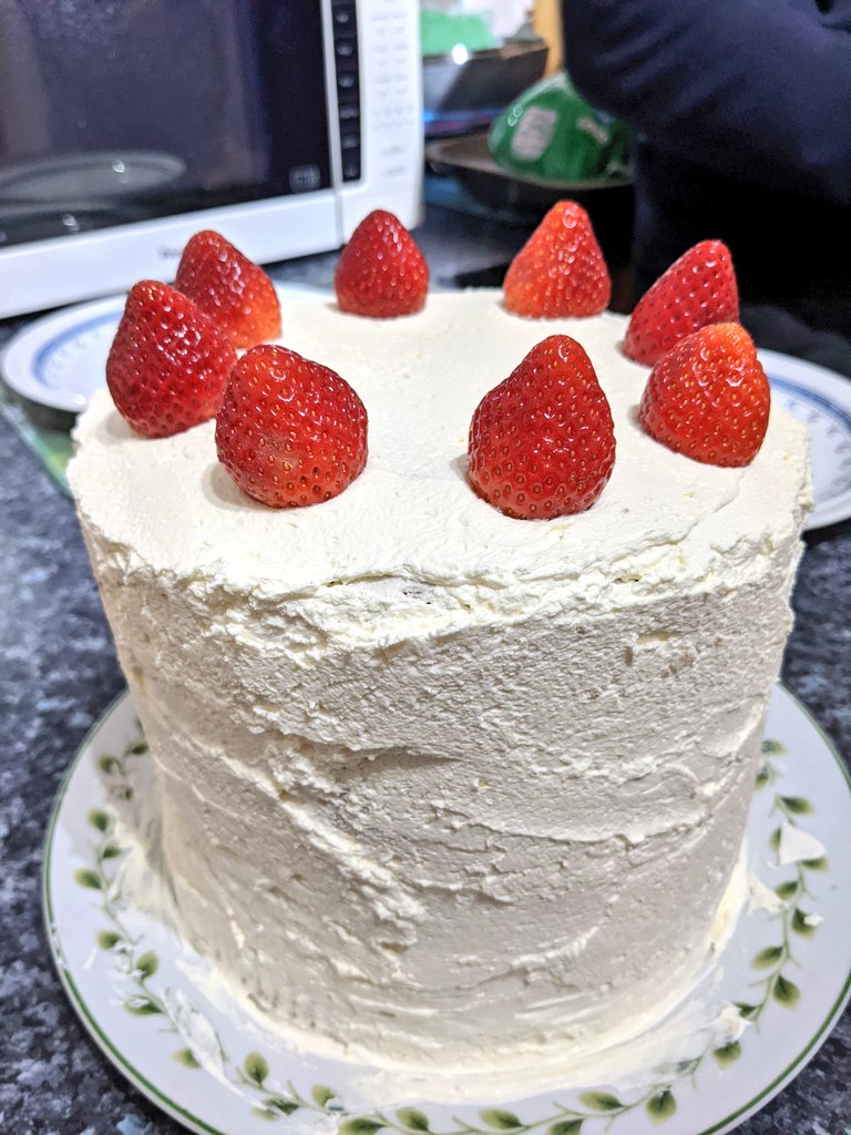Haruka クリスマスは日本風のケーキを作ってみようということでjapanese Christmas Cakeで検索してレシピ通りに作ってみたら 見たこともない巨大なケーキが完成 笑 一切れがとんでもなくノッポで 一切れ の半分がちょうど一人分のショートケーキサイズに Haruka クリスマスは日本風のケーキを作ってみようということでjapanese Christmas Cakeで検索してレシピ通りに作ってみたら 見たこともない巨大なケーキが完成 笑 一切れがとんでもなくノッポで 一切れ の半分がちょうど一人分のショートケーキサイズに