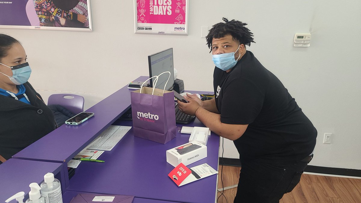 Randall Carter (@r_carte06) on Twitter photo You need new phones for the kiddos? <a href="/MetroByTMobile/">Metro by T-Mobile</a> on 1411 N Grand in St Louis is hooking you up! More for your Holidays! You need new phones for the kiddos? <a href="/MetroByTMobile/">Metro by T-Mobile</a> on 1411 N Grand in St Louis is hooking you up! More for your Holidays!