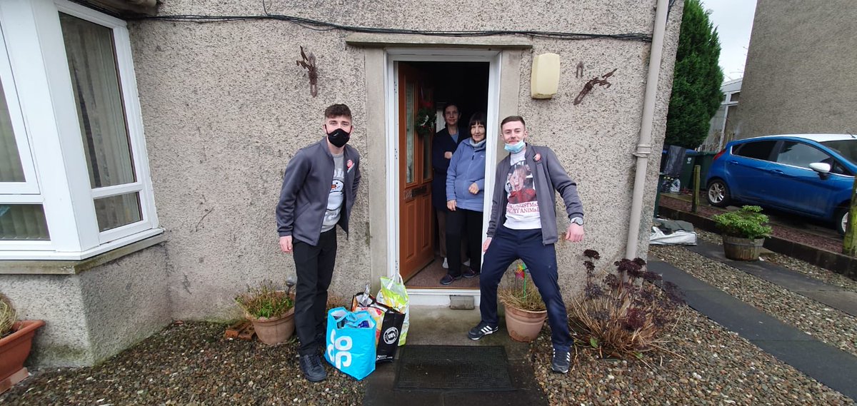 Darren Kay (@dazkay0912) on Twitter photo The guys out helping <a href="/EmmaGer81772961/">Emma Gerrard Member pioneer</a> deliver some Xmas eve treats in the community <a href="/coopuk/">Co-op</a> <a href="/patterson_ivor/">Ivor Patterson</a> <a href="/derek_coop/">Derek Henderson</a> The guys out helping <a href="/EmmaGer81772961/">Emma Gerrard Member pioneer</a> deliver some Xmas eve treats in the community <a href="/coopuk/">Co-op</a> <a href="/patterson_ivor/">Ivor Patterson</a> <a href="/derek_coop/">Derek Henderson</a>