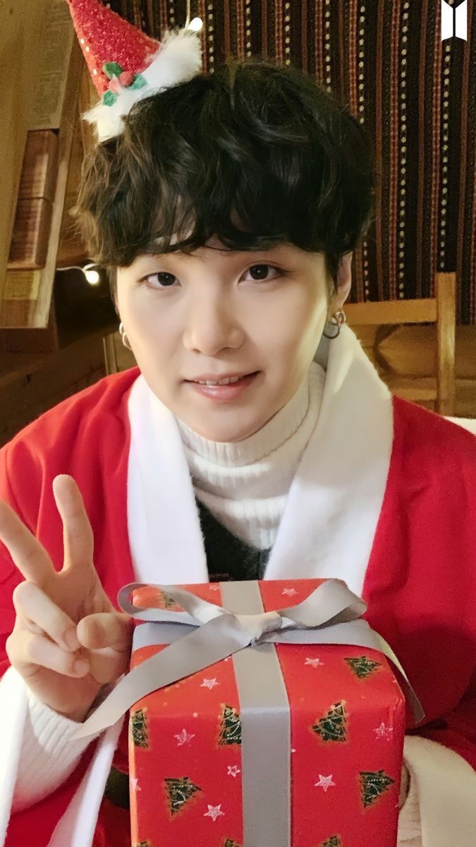 raplineweb's tweet photo. Merry Christmas ❤️ https://t.co/4tWcP9kHjY