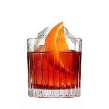 Wishing every gin lover a fantastic Christmas! Sending you all a festive ‘cheers’ this Xmas Eve with a classic #negroni #Christmas #gin