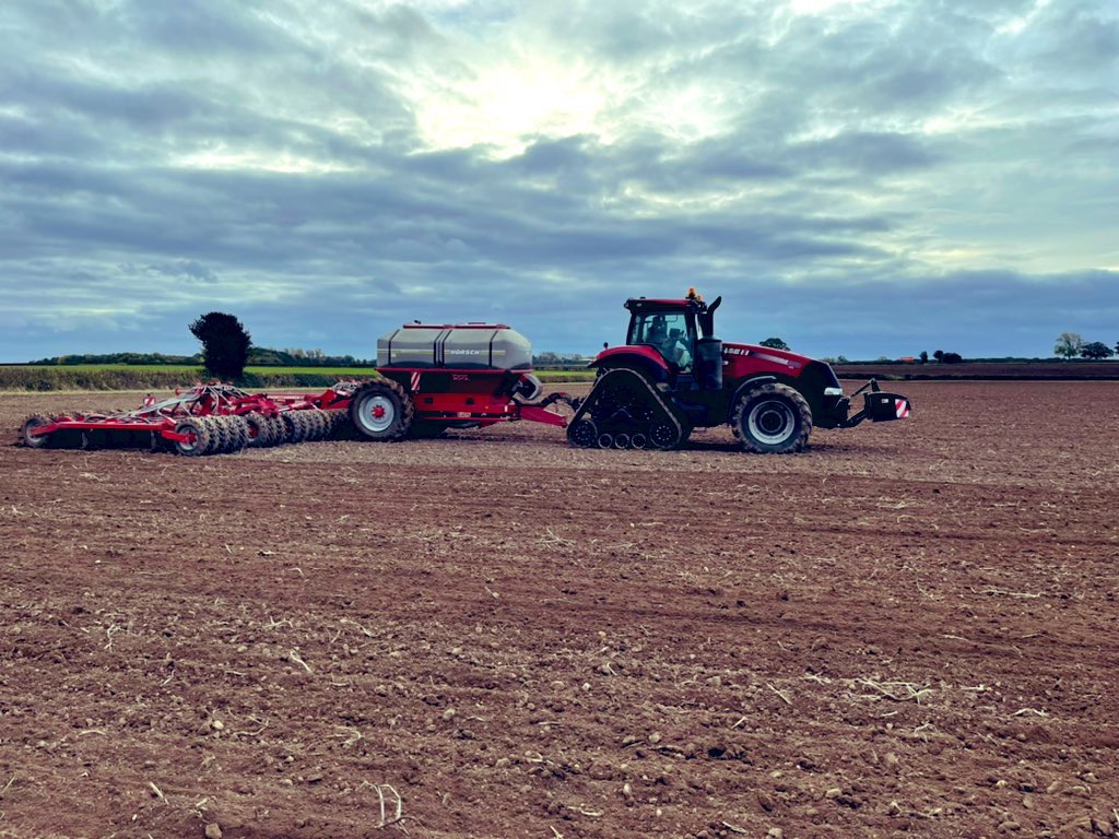 Merry Christmas everyone. It has been a strange 2021.  But great efforts from all the team as usual. Have a great day all!!! And enjoy the break 😀🌽🐥🎄🌾🏕🚜 <a href="/Elms__Farm/">ElmsFarm</a> <a href="/roryoliver1998/">Rory Oliver</a>