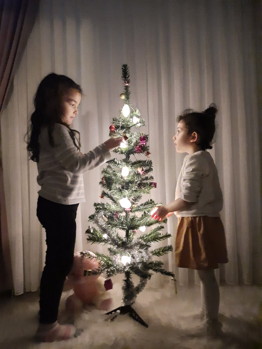 dilekserhan's tweet photo. #NewYear2022 https://t.co/QntZu92XtL