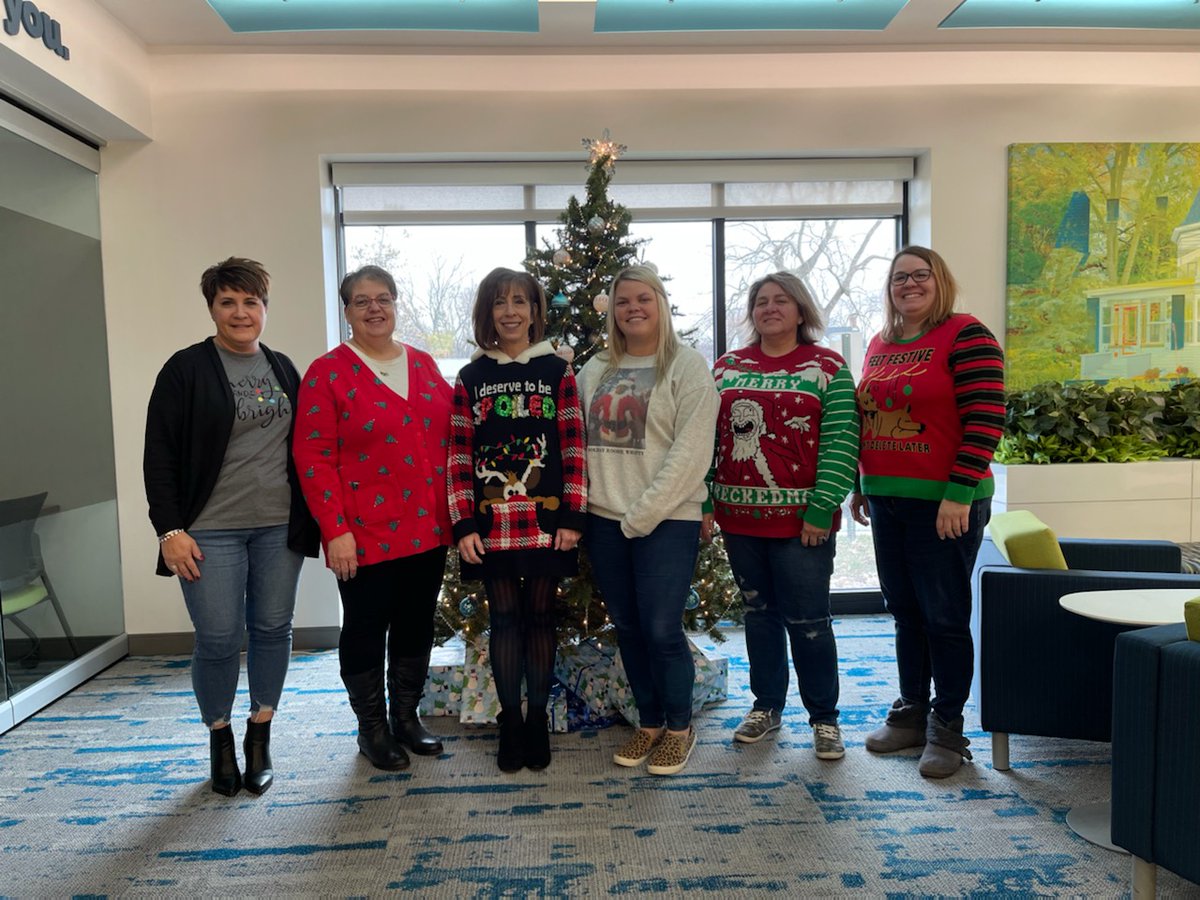 FortCommunityCU's tweet photo. Merry Christmas Eve from the FCCU crew! 🎄❄️

Yesterday we dressed down in our festive best to support the United Way of Jefferson &amp; North Walworth Counties! https://t.co/7EuojGmW3y