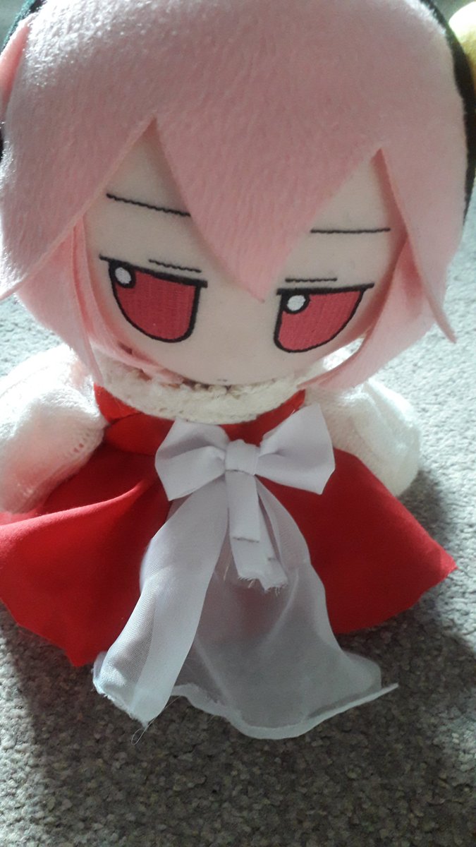 ChibiFlandre's tweet photo. Good morning everyone! Merry Christmas!

Here is the pic of the outfit I made for the fumos https://t.co/sV85qu1tec