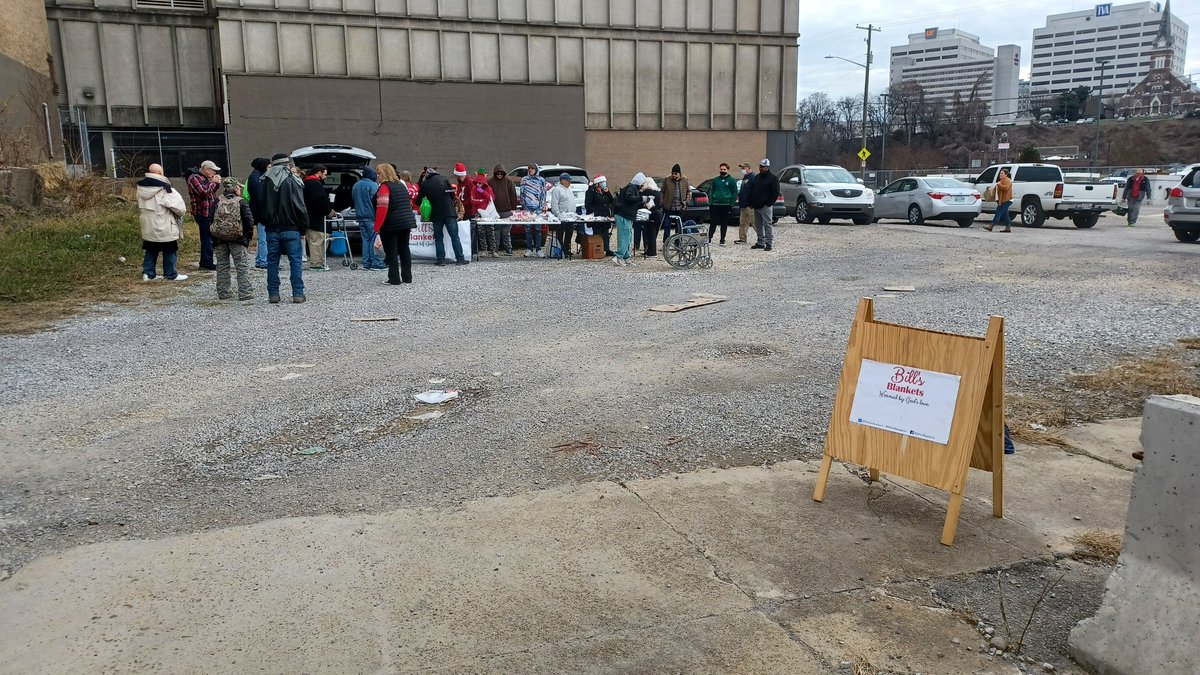 bills_blankets's tweet photo. @wbir interviewed our founder @DottieJustice1 during our Christmas Eve event today. Thank you to everyone who shared your love and Christmas cheer today. https://t.co/SCseO7amMC