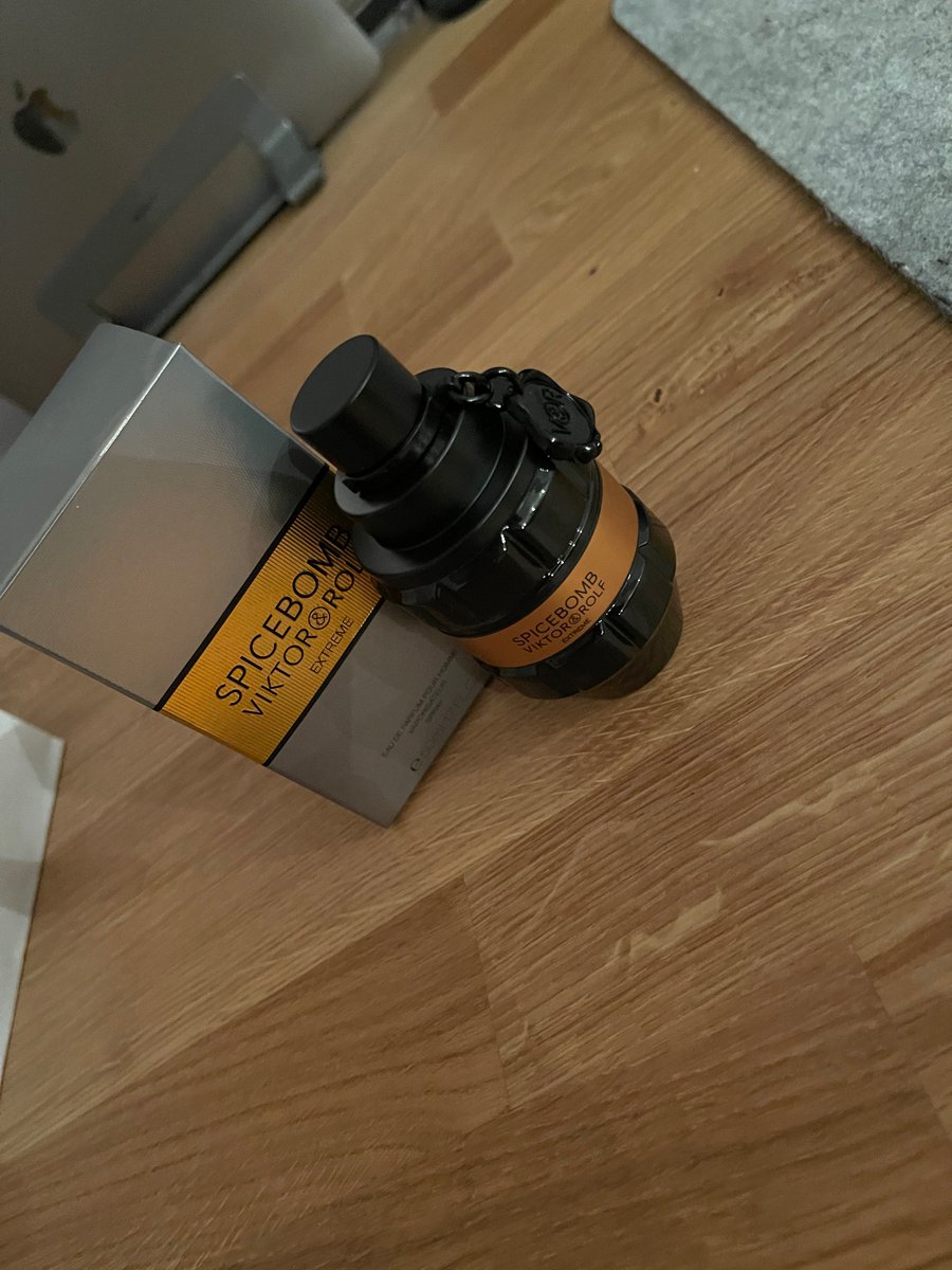 Zytrone_'s tweet photo. @EliasN97_SH Hab die Zwei Parfüme von meinem Bruder geschenkt bekommen. Dazu kommt aber noch ein Tom Ford Oud Wood https://t.co/ngYD0IsLYL
