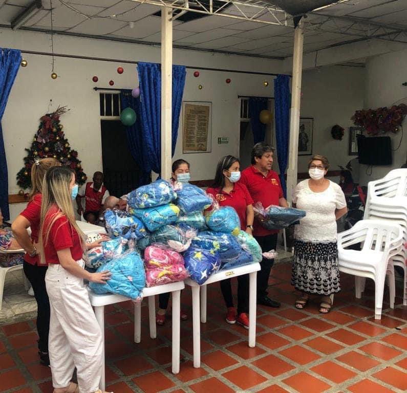 Recibamos a Jesús en nuestros corazones en esta navidad 🎄 para que la paz que sobrepasa todo entendimiento inunde nuestros corazones y nos haga personas conforme a la voluntad de Dios Padre. Desde la fundación Abigail Samboní, y toda mi familia, les deseamos una Feliz Navidad.