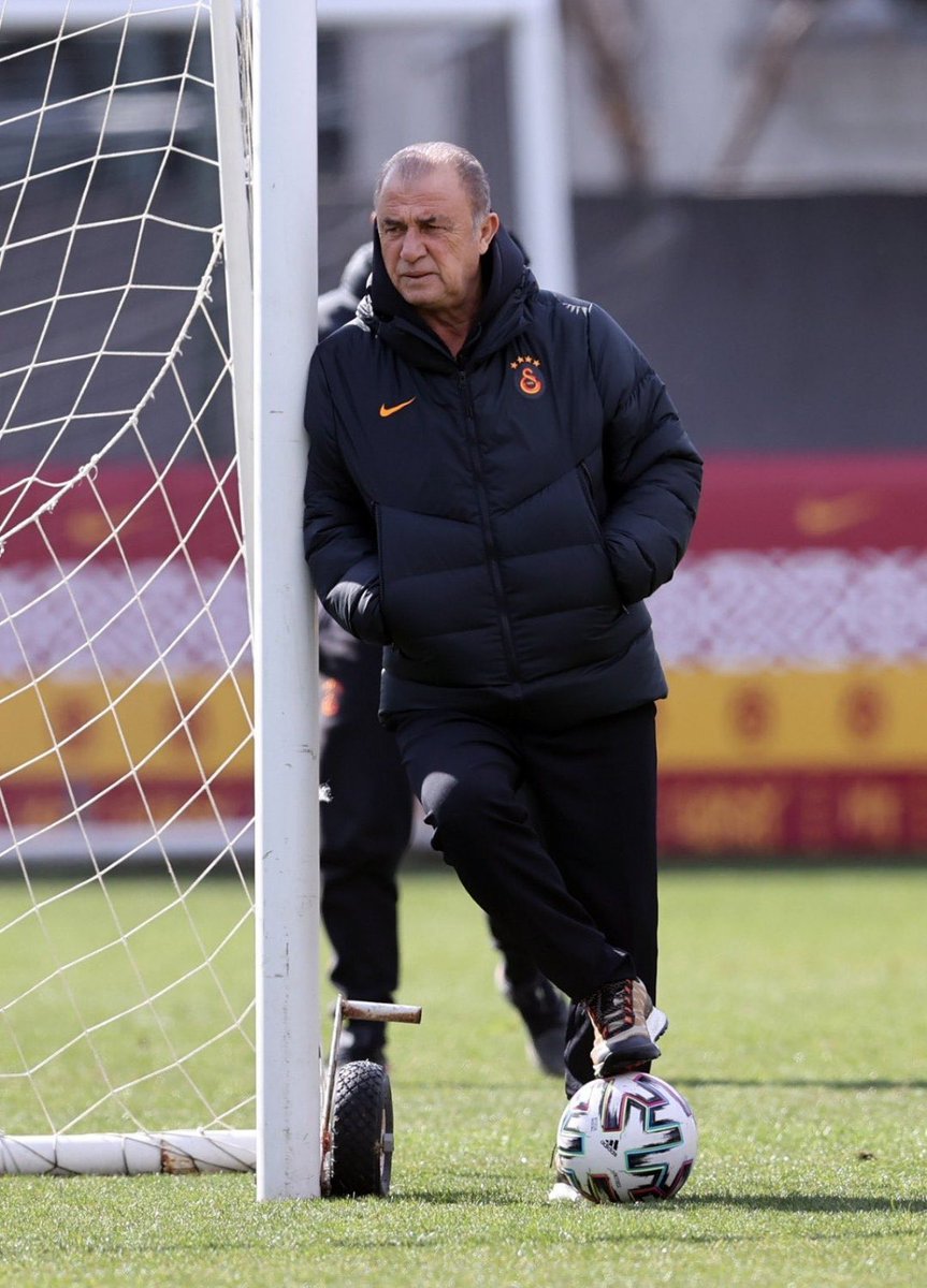 Canımdan geçerim senden vazgeçmem..

#BugünGünlerdenGALATASARAY
#GSvANT
#FatihTerim ❣️