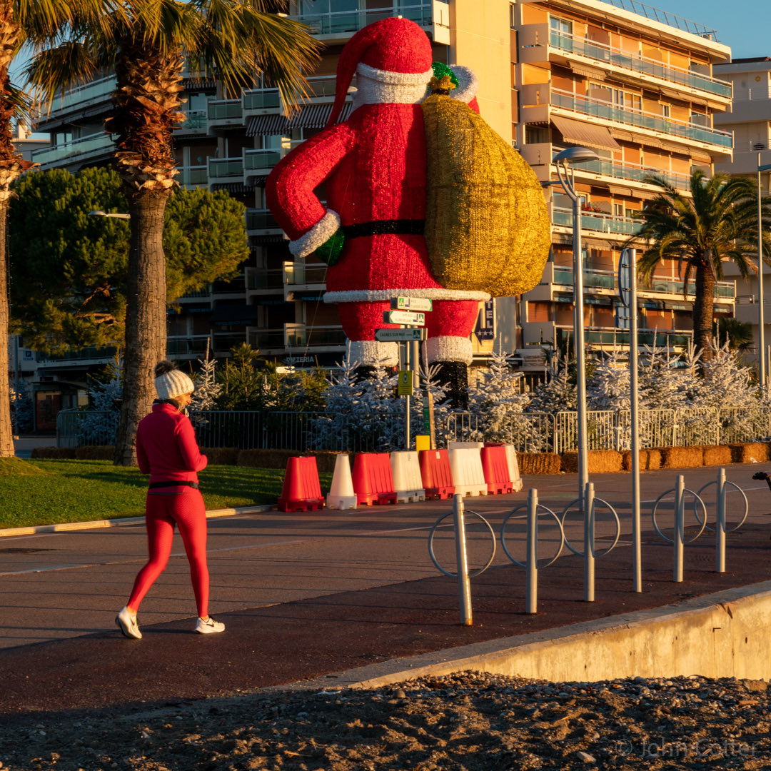 Merry Christmas tous #cagnessurmer #CotedAzurFrance #Noel #Christmas #santa #rouge #red