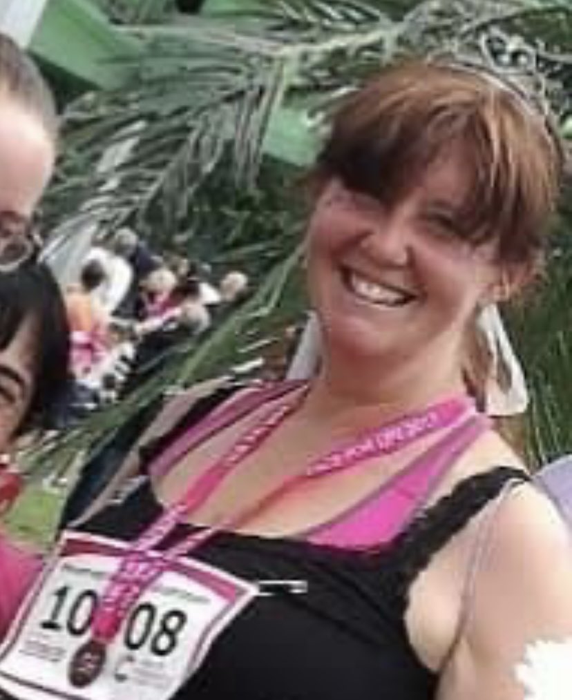 Have you seen missing Lisa Burke?
Lisa, 52, was last seen in a field off Broadhead Road – on the Darwen side of Turton – on the afternoon of December 22.

lancashire.police.uk/news/2021/dece…