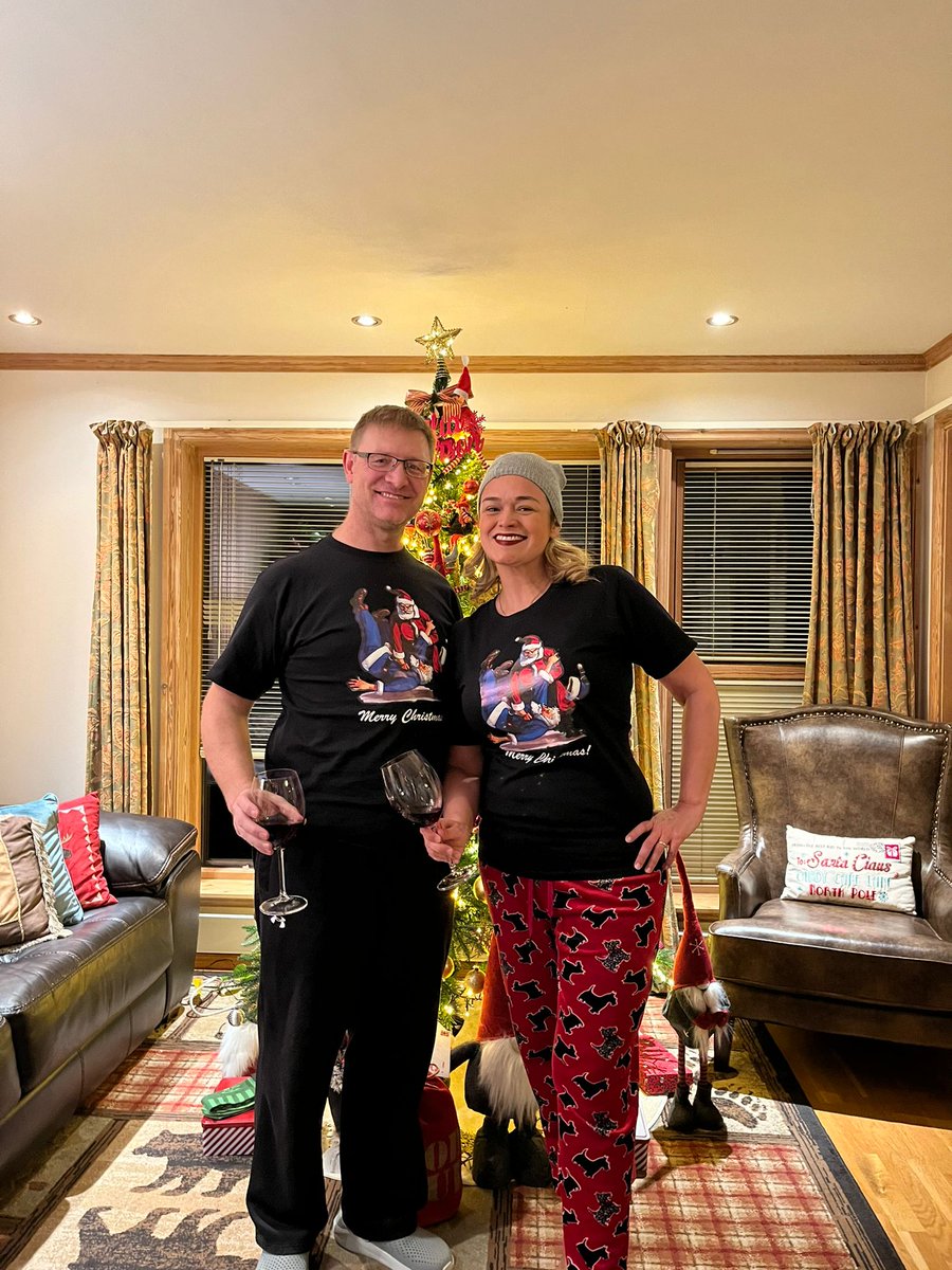 clorinda_ferral's tweet photo. Feliz navidad 2021! Por hoy la mejor bendición es la salud y unidad familiar. Mis mejores deseos a todos! #24dicembre #MerryChristmas2021 #norway #andersonfamily. https://t.co/nnpU3AvIhg
