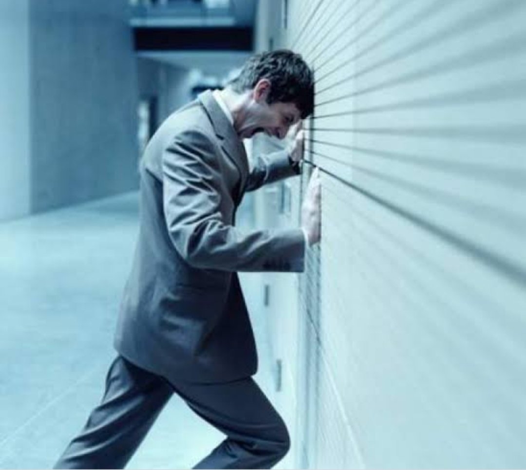 Бьется об стену. Биться головой сюда. Головой об стену. Биться головой об стену. Смайлик бьющийсфя отбс тену.