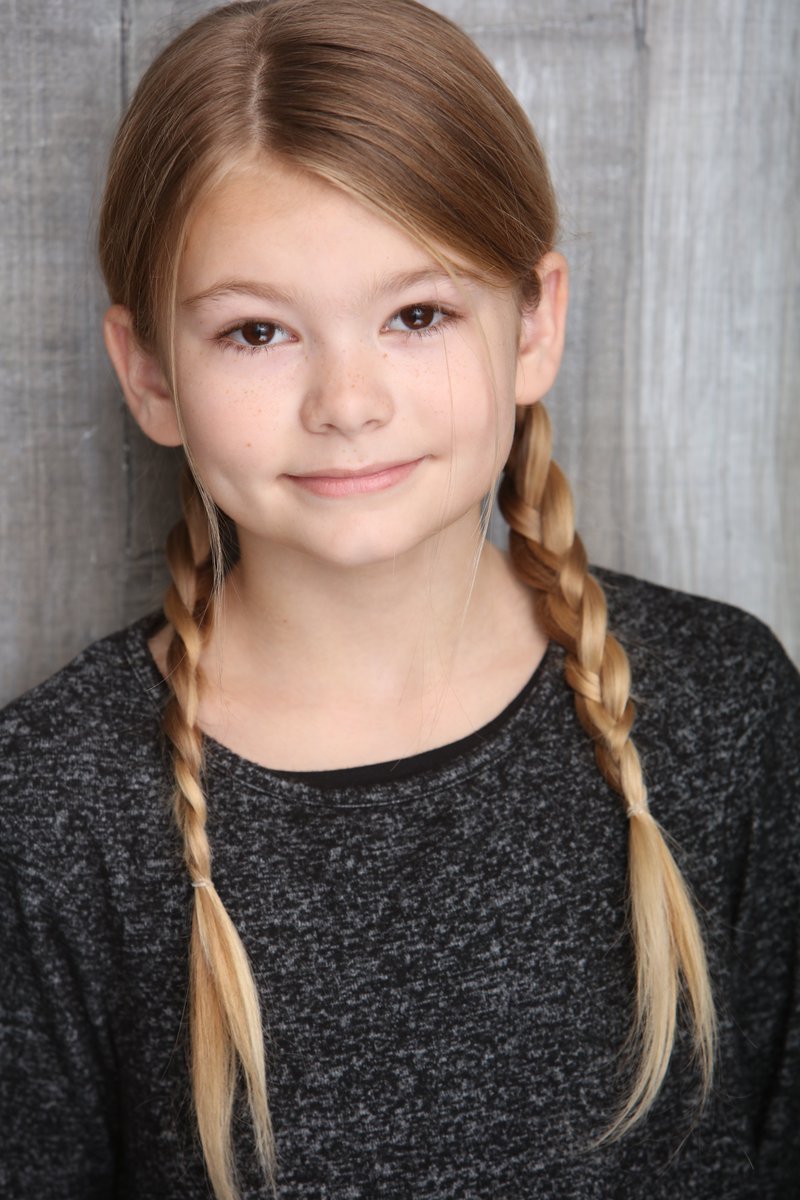 Starkidz staff (@star_kidz) on Twitter photo What does <a href="/DevinWeaverIsMe/">Devin Weaver</a> have to say about working on American Housewife? Read our Holiday Q&A to find out! star-kidz.net/4-days-til-chr… What does <a href="/DevinWeaverIsMe/">Devin Weaver</a> have to say about working on American Housewife? Read our Holiday Q&A to find out! star-kidz.net/4-days-til-chr…