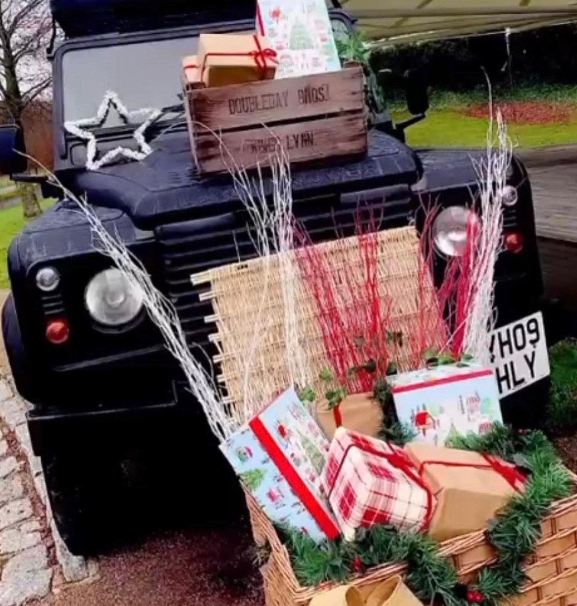 We wld like to wish all of our cust, friends &amp; family a very Merry Xmas 
It’s been a great year &amp; we’ve been involved in some great events &amp; worked with some great production crews 
We are looking forward to a lovely Xmas &amp; excited for what 2022 throws at us ☕️
#mobilecoffee