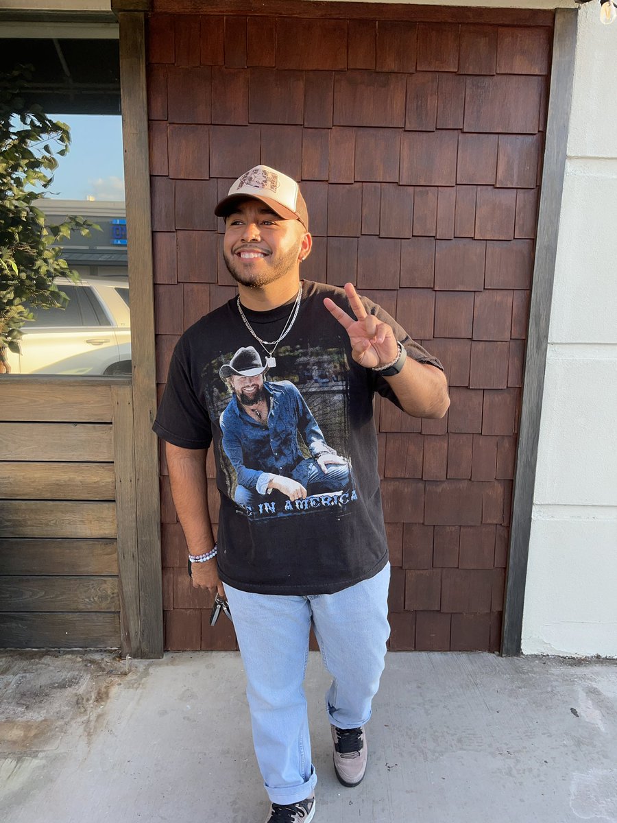 JojoCastillo6's tweet photo. fuckin wit a brown boy like me, you gotta stay on yo toes https://t.co/yfe8pDsJYx