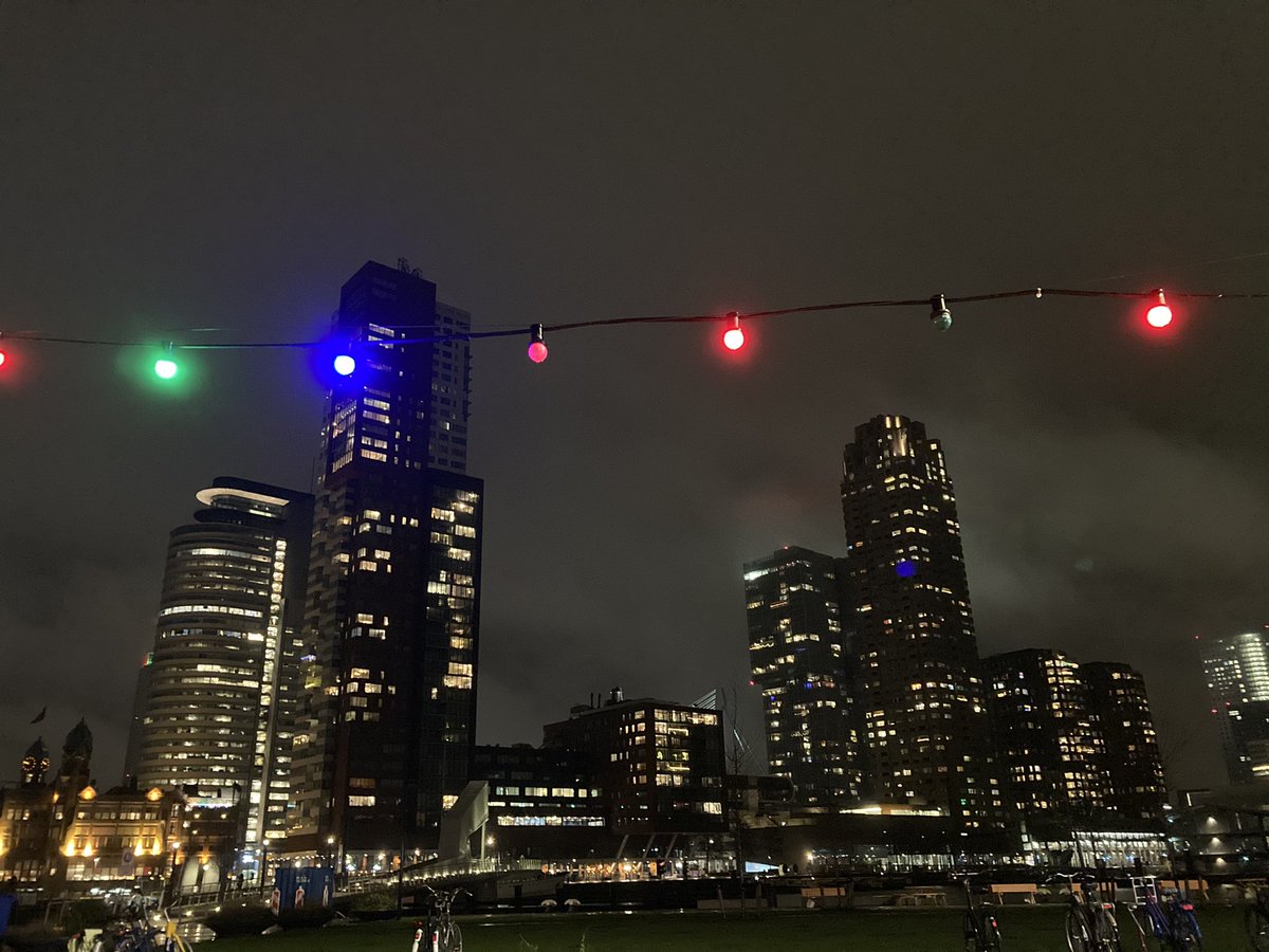 janjaapvanhalem's tweet photo. Je hoeft in Rotterdam niet eens zelf je lampjes op te hangen.
Uitgestorven nog steeds de op-รฉรฉn-na-leukste stad van Nederland onder 40 meter boven NAP. ๐โจ https://t.co/rujJtQQDdO