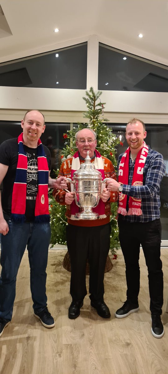 ronanoflaherty's tweet photo. Thanks to @karl_pats for taking time out of his Christmas Eve to make this possible. Since last month, the club has worked hard to ensure supporters get a moment with the Cup. To quote @DOD_Almighty, there's a different breeze flowing through St Patrick's. A special club. โค๐ค https://t.co/6vH1jIutv6