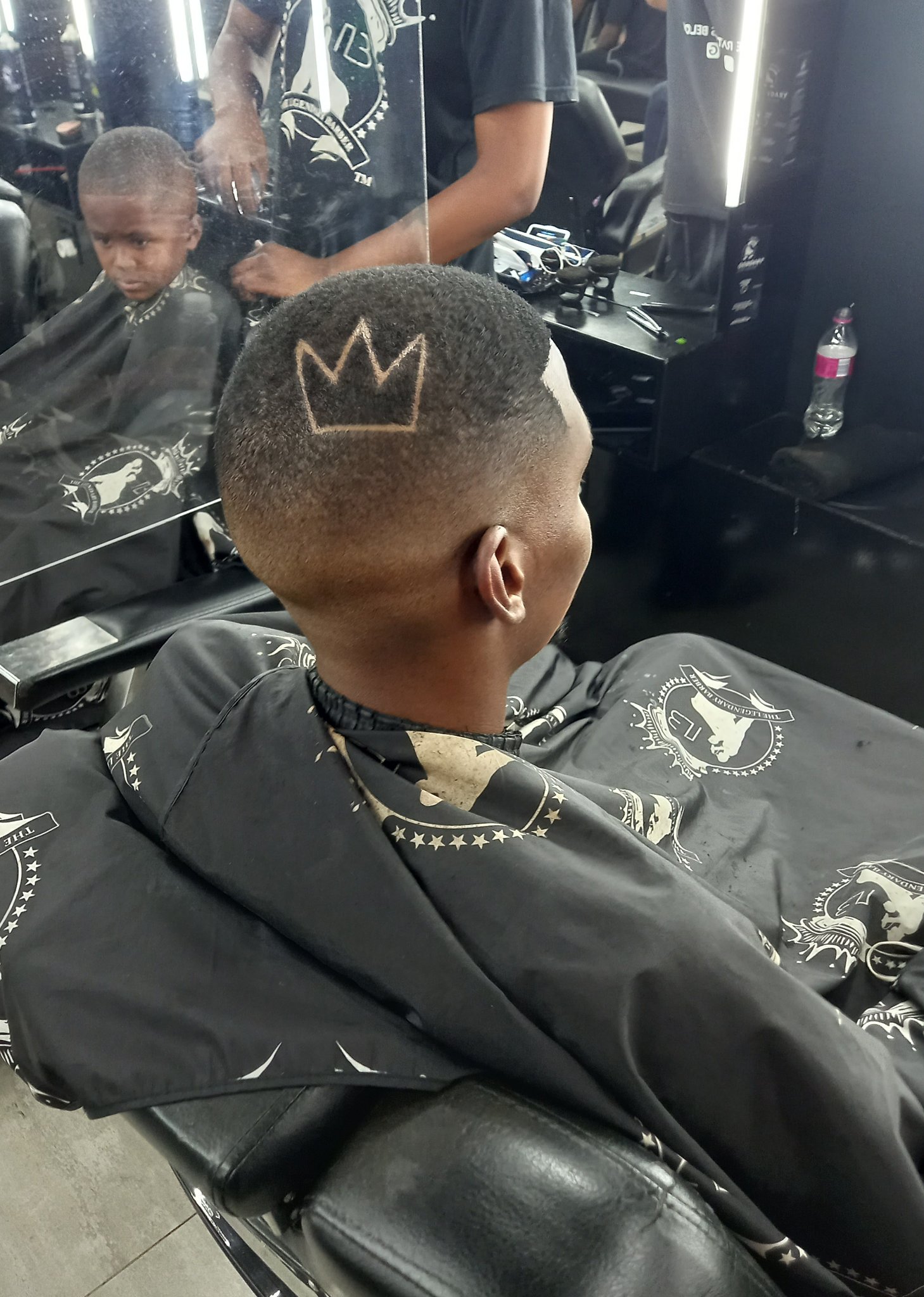 2 pic. Shout out to the Legends Barbershop in Bedford Centre (Vaal). https://t.co/Ousy38G4kx