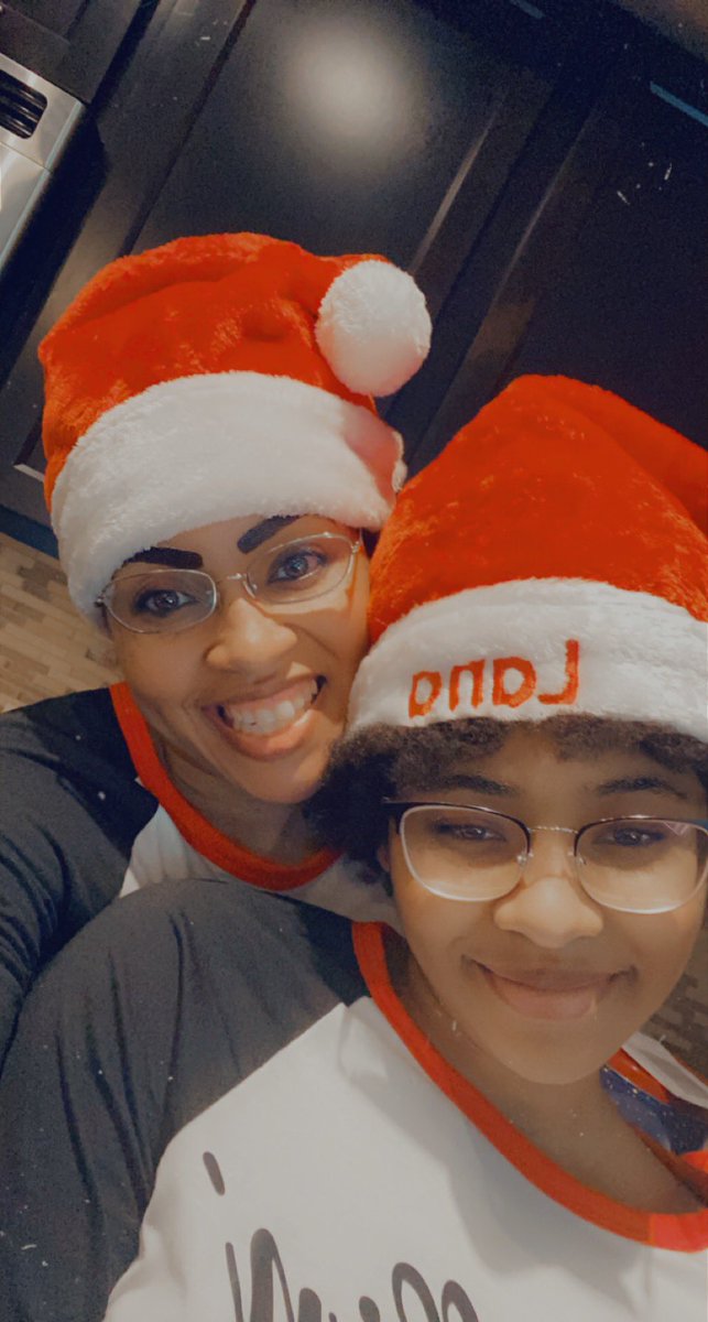 MichelleRtree's tweet image. Starting our binge fest early! Christmas movies, hot cocoa and matching pjs! We’ll do Christmas Christmas when all my ladies are back home! Until then…Happy Holidays to ALL!