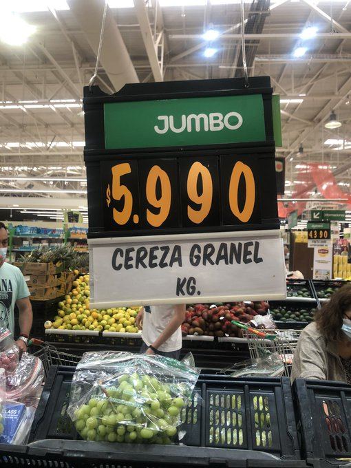 FundadrHumberto's tweet photo. #Patriotas vengan a #chicureo #colina encuentran las ceresas a $1.000 ademas @JumboChile @TottusChile @Unimarc @LIDERcl les ponen #cajeros #automaticos se ahorran 50.000 puestos de trabajo el cual lo hace Ud. gratis demora doble de que cree por no hacer la fila de cajero humano https://t.co/HmTDdqU2v5