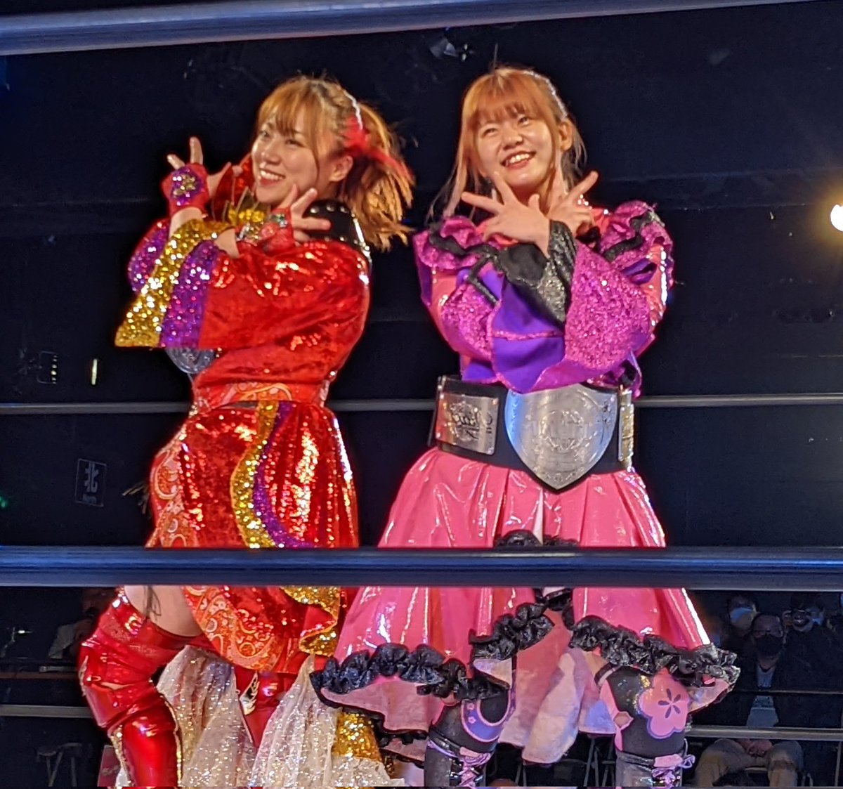 7770408ss's tweet photo. #SAKI& #清水ひかり(GalaxyPunch!)
#高瀬みゆき& #梅咲遥(ルミナス)
入場
タイトルマッチといわれても違和感が無いような白熱した試合だったな!
正月から良い試合をみた!これは縁起がいいぜ!
#wavepr
#ディアナ
#GPU_COLORS https://t.co/7HbWhsO9fn