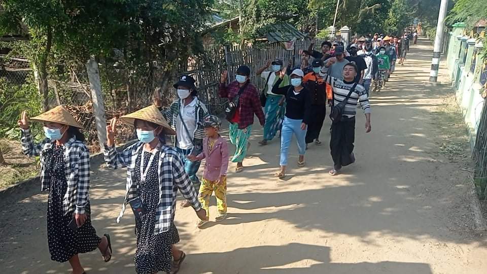 ActivistLittle's tweet photo. Anti-coup multi-villages revolutionary coalition strike in Sagaing Region as 297th day without a day off. 🪧

#2022Jan1Coup #ToFederalDemocracy2022 #WhatsHappeningInMyanmar https://t.co/Squr6LtXXa