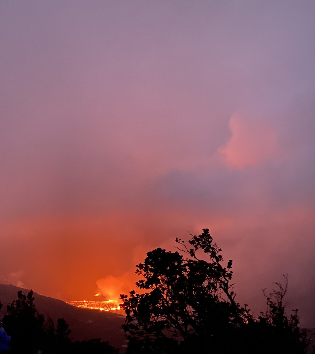 SubtimusPrime's tweet image. Happy New Year from Kīlauea.  Somehow feels right to close this thing out in front of a literal lake of fire.