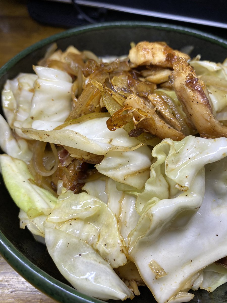 Wdish2021's tweet photo. スモークフィッシ��とキャベツの炒め物

ツナ缶買うより安いし
保存効くし
ゆがくと出汁取れる

スモークフィッシュは万能
アフリカの多くの国で使われてる

スモークフィッシュのクリーム系スパゲッティとかイケると思うから次回やってみたい

#おうちごはん
#元旦だった
#普段通り
#アフリカライフ https://t.co/2hwkCruhtz