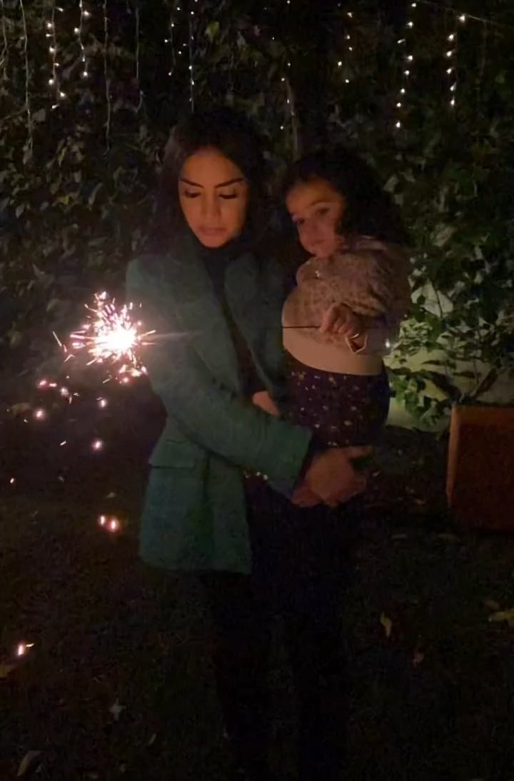 Suly0512's tweet photo. Chiquitas bellas! 🤎🎆 https://t.co/6pinbdSDVt