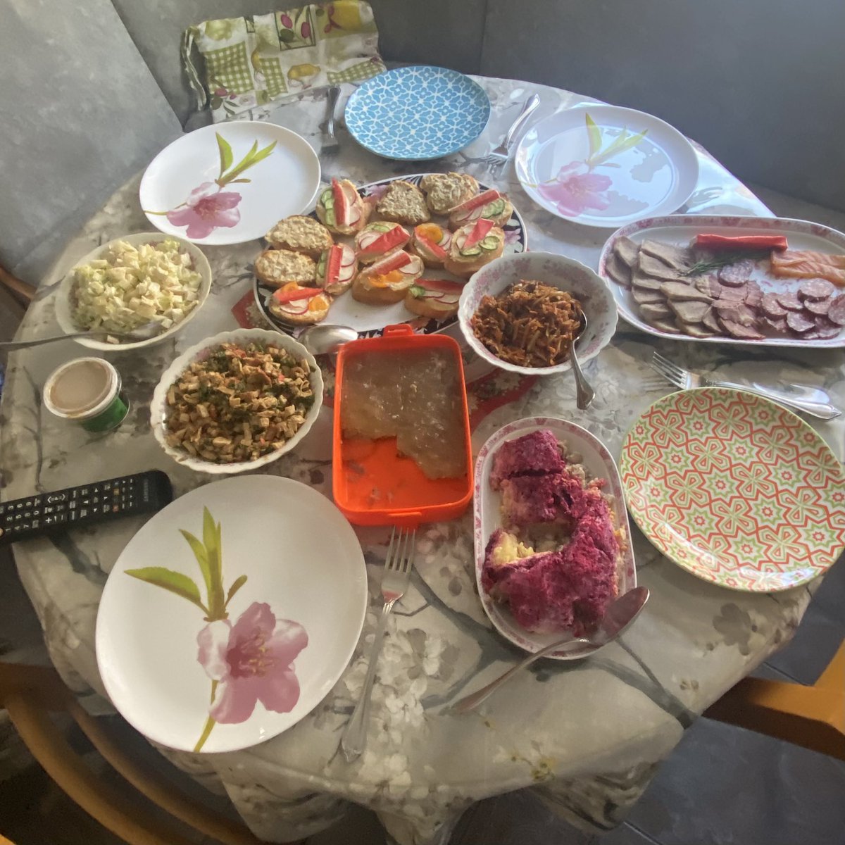 rbaraev's tweet photo. Я требую продолжения банкета!🎄 https://t.co/rpfYPOAuWd