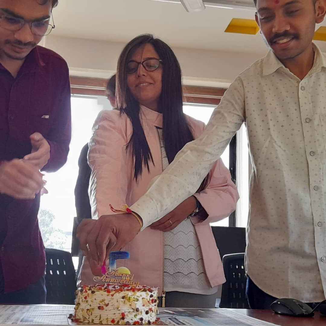 ZalaPinal's tweet image. ...and we completed 5 year as a team, it went like a blink of an eye..websites, backend, apps, server and error become day-to-day vocabulary like we born for the same.you will see one member is looking from webcam ...this is what make us a great team. #VGteam #vginfotec