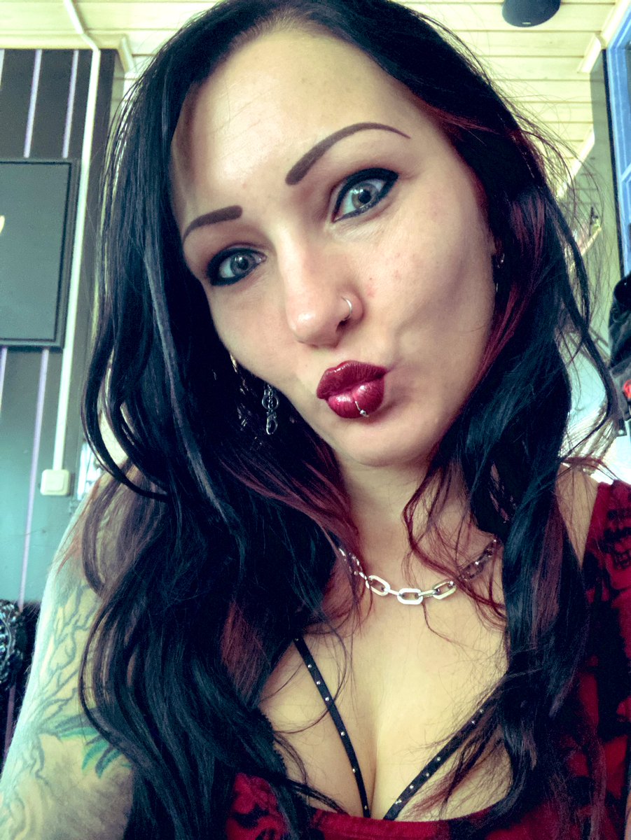 Johanhenderikde's tweet photo. @MistressPoison U verwoord waar ik als ongelovig mens voor bid .ik wens een ieder mens op deze aarde wie of wat hij zij is betere tijde gezond en geluk in vrijheid. En extra voor u mistress poison een zoen https://t.co/Bt0yABVLDO