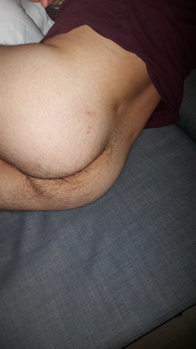 bibdx33's tweet photo. @_MonCul et moi même vous souhaitons une très bonne année bien juteuse ! 🥂🍑 #hairyteen #asspic #ass #moncul #noopen #NouvelAn https://t.co/eFUuYYw7GX