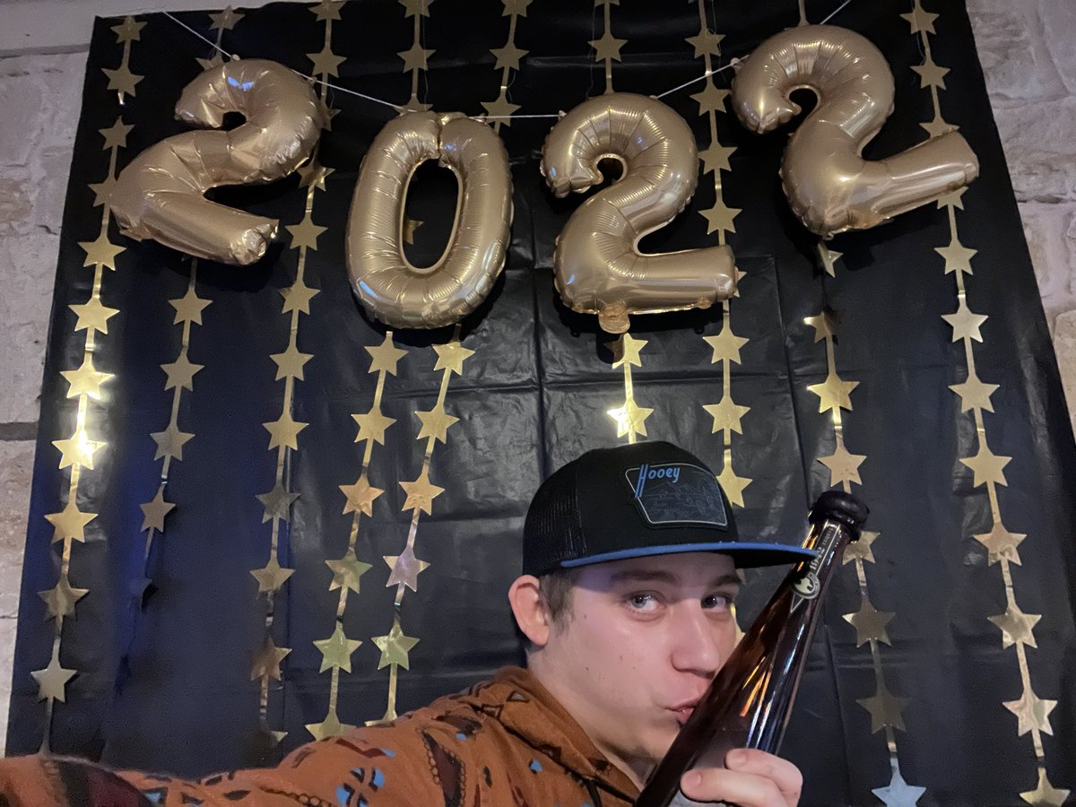 brandon91171's tweet photo. New Year’s eve was a success for the most part! Welcome to 2022 everyone https://t.co/6ZmwxfjU94