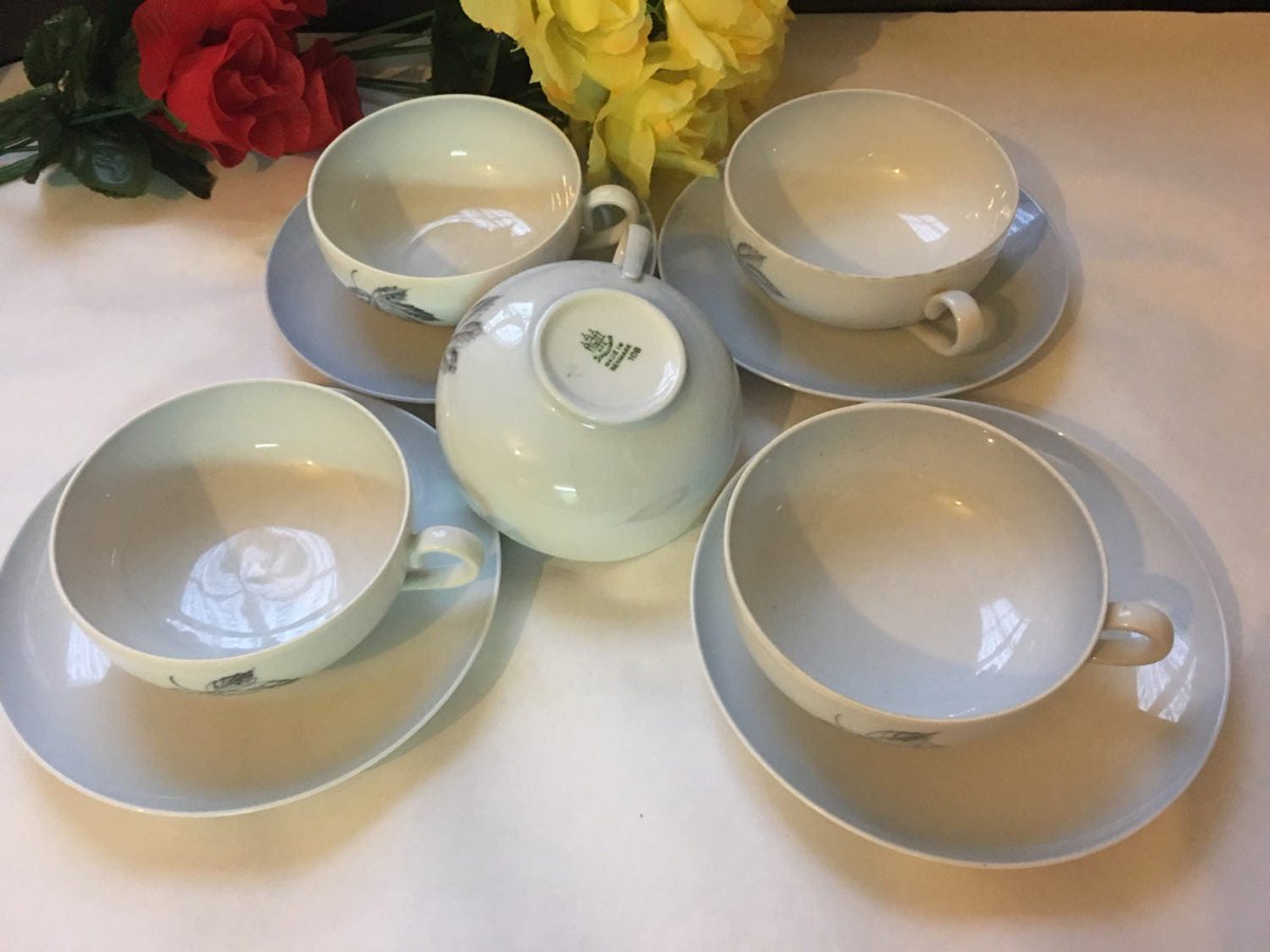loveretrocrafts's tweet photo. Two mugs and two saucer Denmark Kjøbenhavn copenhagen bing & grøndahl fine porcelain coffee mugs https://t.co/bWi9TjCqLi #cups #mugs #loveretrocrafts #eurpeanvintage #expressocups #dinnerwareset #diningandserving # https://t.co/EXp1b9kBSb