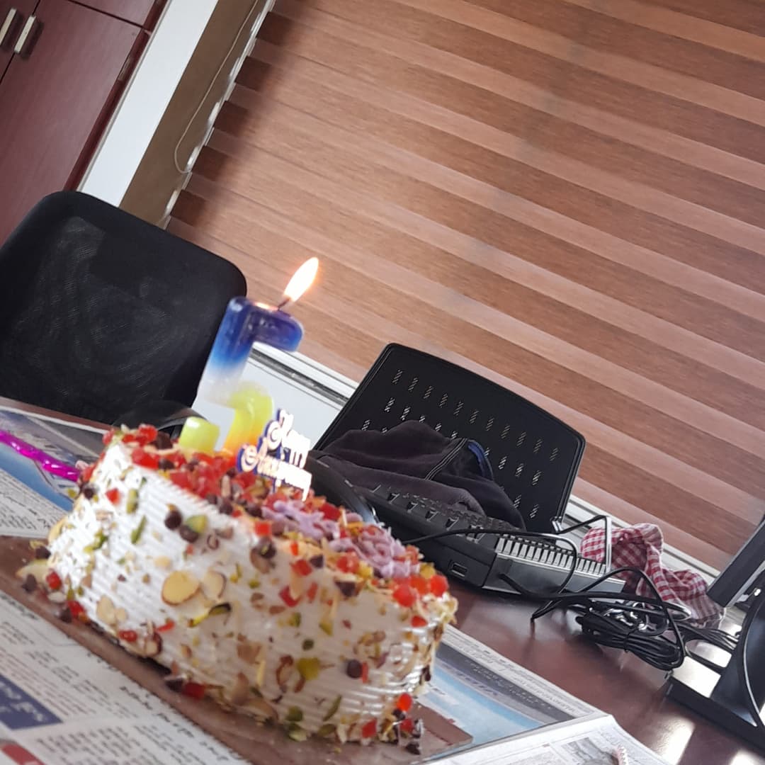 VGinfotec's tweet image. ...and we completed 5 year as a team, it went like a blink of an eye..websites, backend, apps, server and error become day-to-day vocabulary like we born for the same.Planning for a movie tonight and debate is on for #Pushpa or 83 by Ranveer.
#vginfotec #VGteam