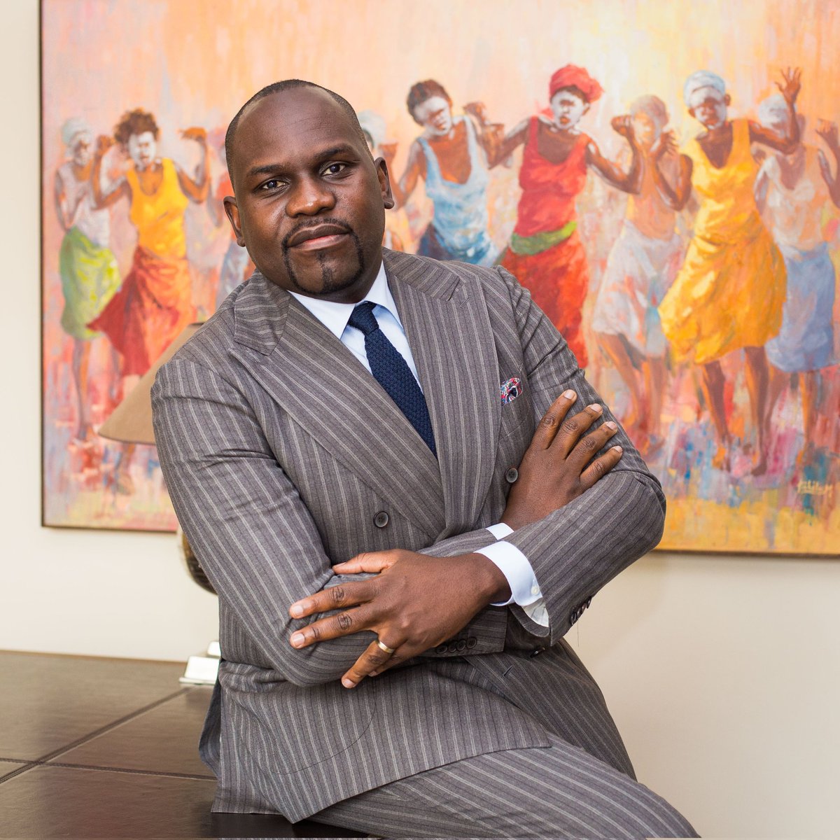 YanMbiya's tweet photo. Mes voeux les meilleurs pour cette nouvelle année. #NouvellePhotoDeProfil #LocalBanker https://t.co/A2nCeMcpwh