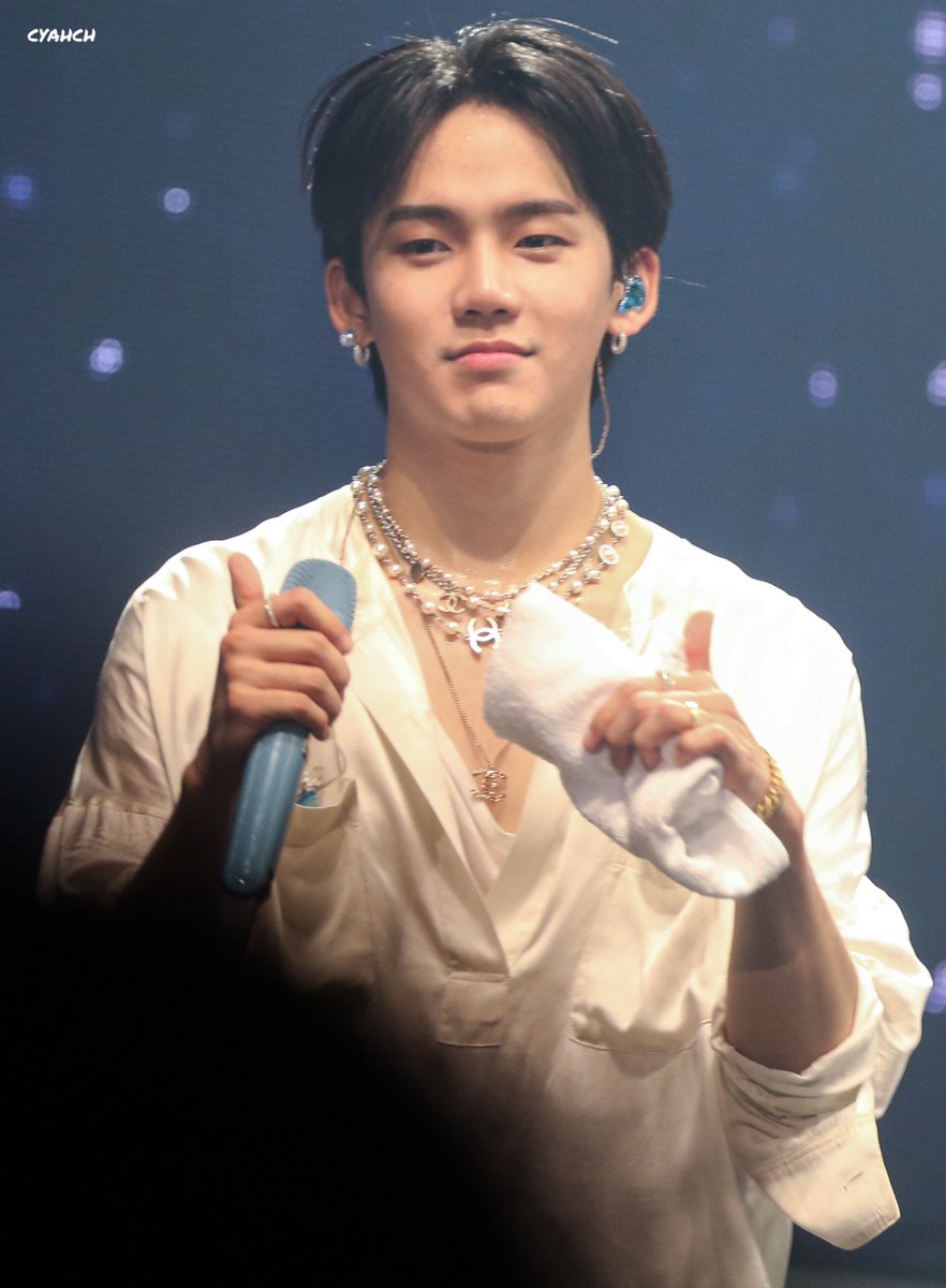 cyahch's tweet photo. Happy new year～
올해 자주 많이 보자!2022년도 계속 사랑해!❤️‍🔥
#최현석 #CHOIHYUNSUK
#윤재혁 #YOONJAEHYUK
#TREASURE #트레저 https://t.co/ebNT01X5gZ