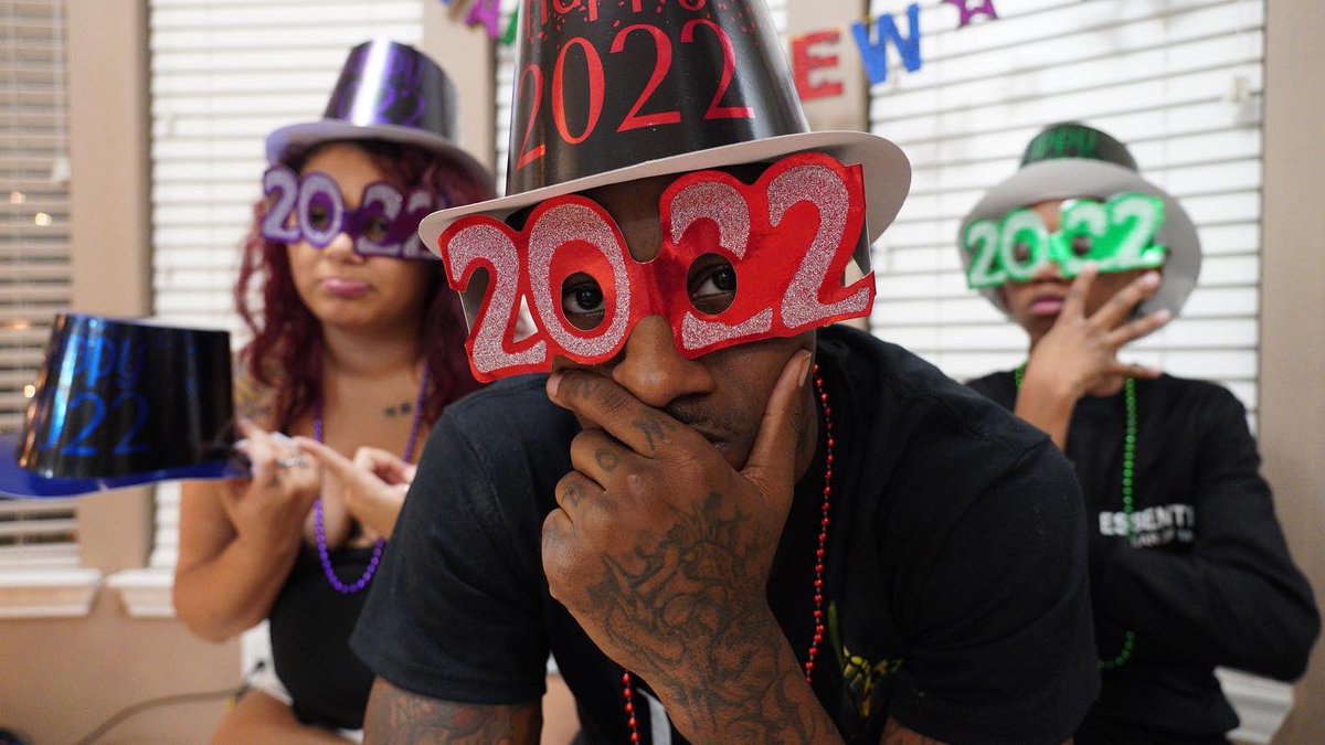 OHSOROB1's tweet photo. 2022 we goin harder than hard #HAPPYNEWYEAR2022 #HAPPYNEWYEAR https://t.co/ubmitxD3IQ